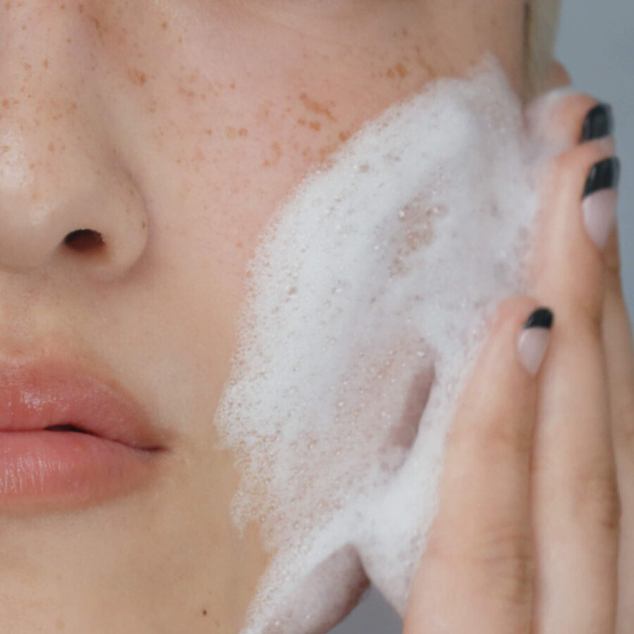 schiuma detergente appagante con olio botanico